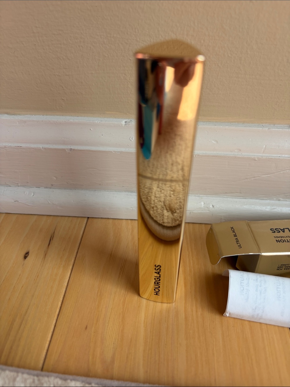 Hourglass mascara in ultra black